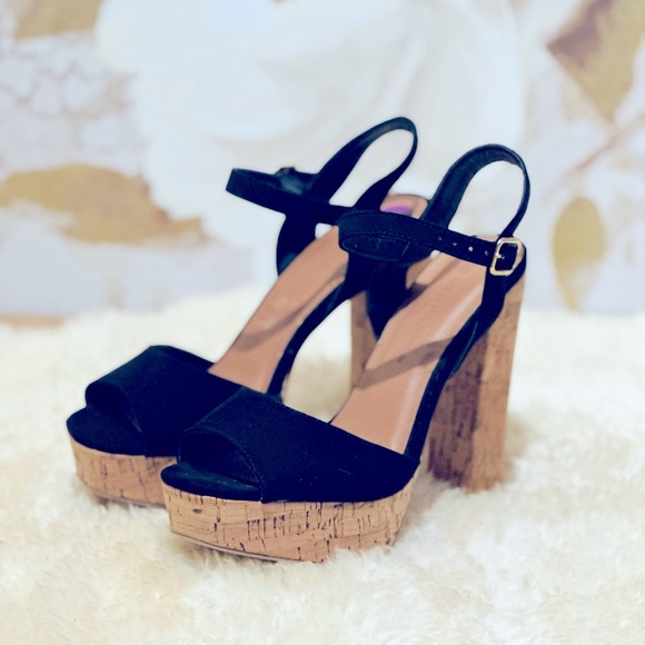 Shoes - NEW Suede Ankle Strap Platform Chunky Heels Heeled Sandals Size 6 1/5 Black